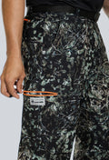 Pantalón licrado ribetes cammo pantanoso