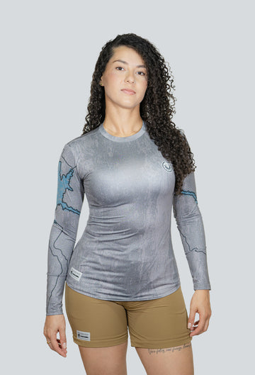 Jersey cuello redondo tucunare mapa topocoro fondo gris