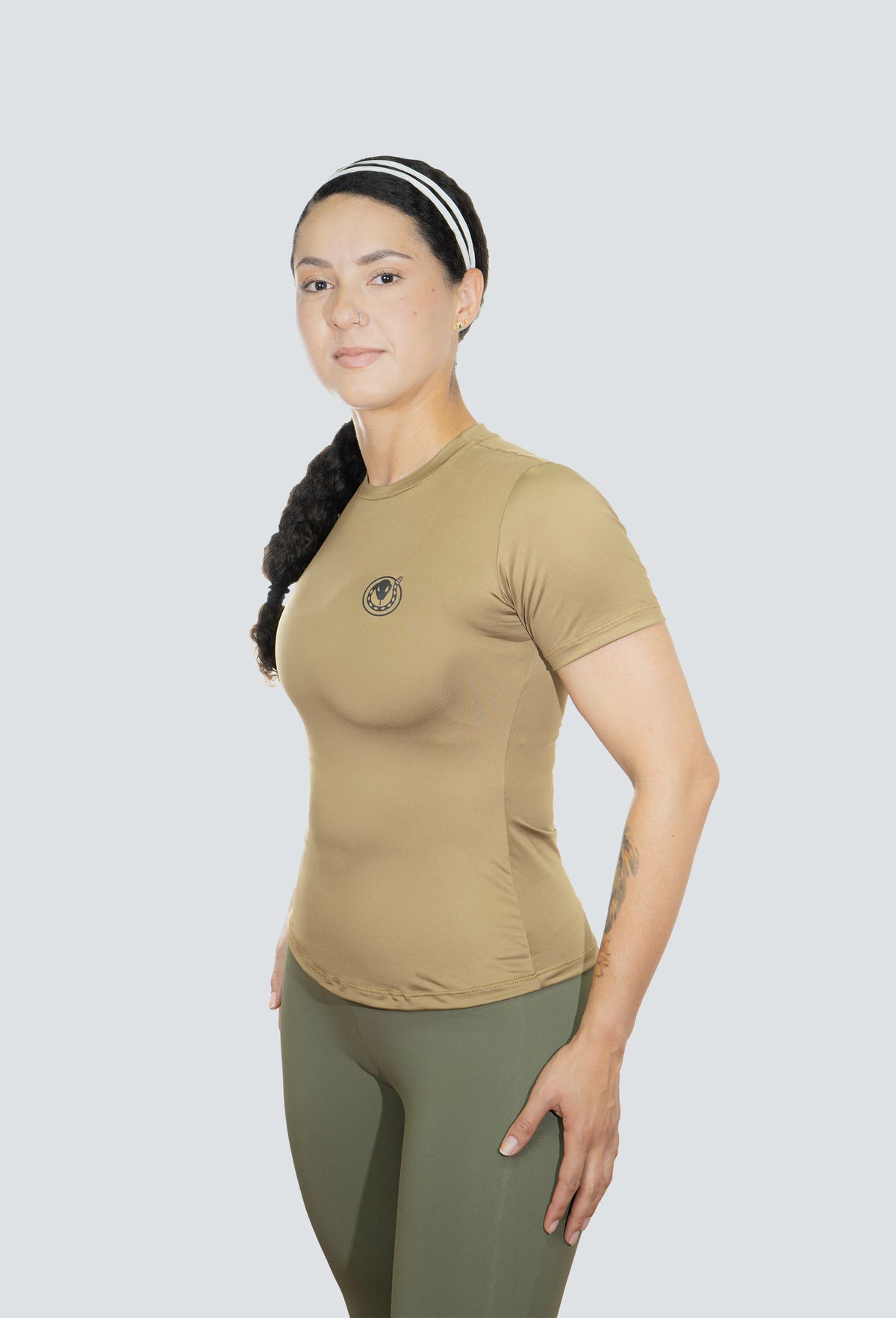 Camiseta en licra ocre fondo entero