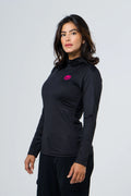 Jersey capucha dama negro fondo entero (logo fucsia)