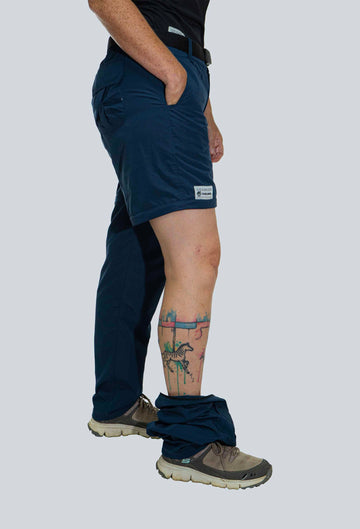 Pantalón convertible outdoor azul navy fondo entero