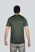 Camiseta técnica outdoor cascabel verde militar oscuro fondo entero