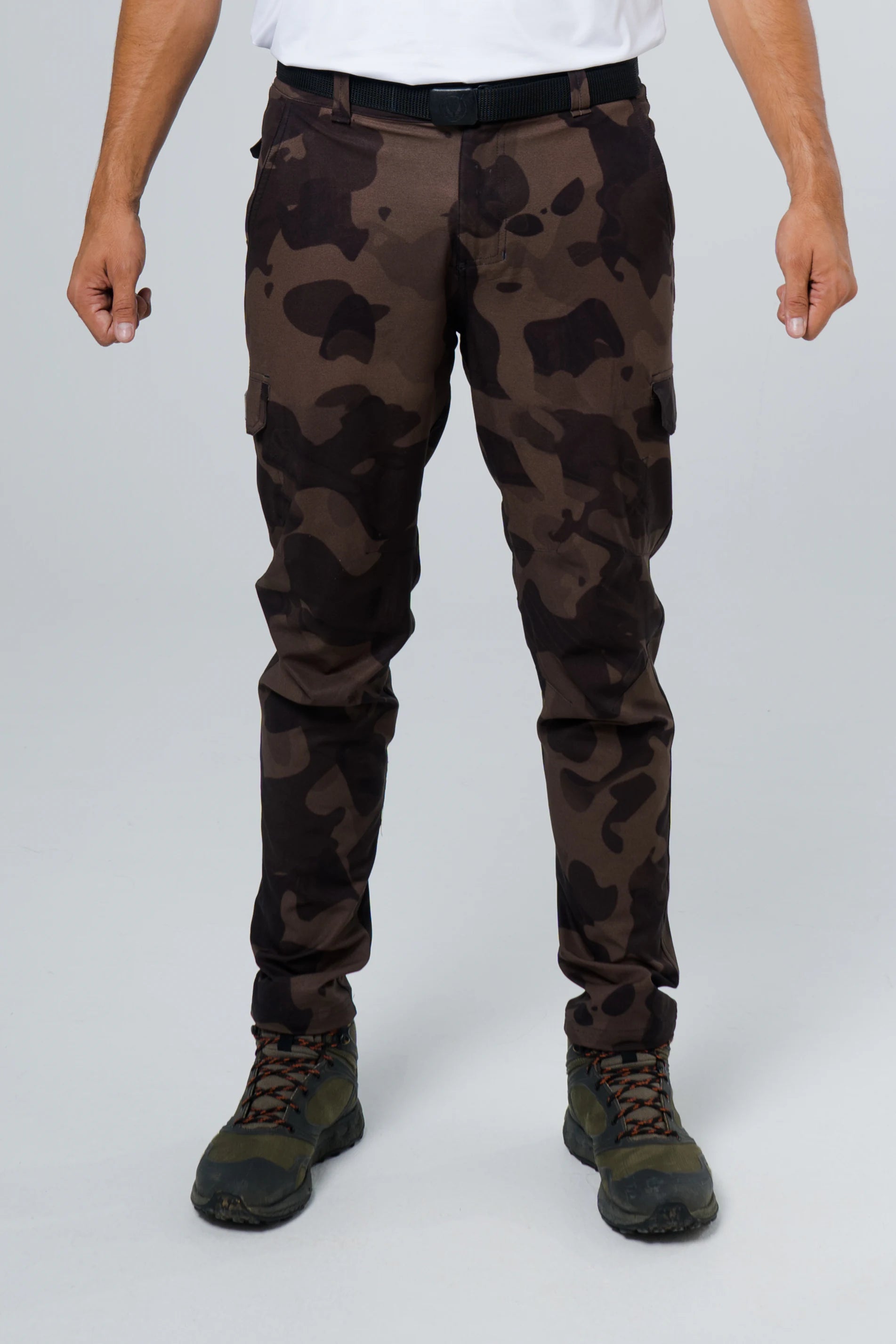Pantalón licrado estampado caballero cammo nebuloso ocre oscuro negro