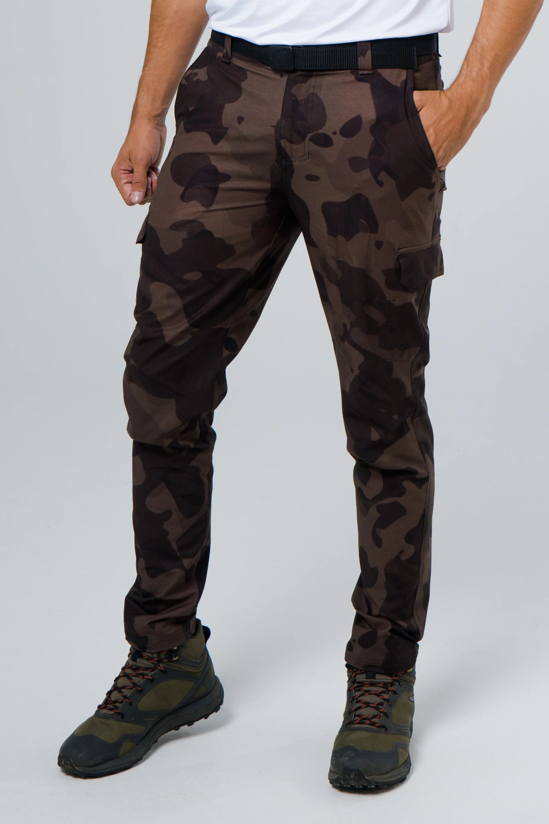 Pantalón licrado estampado caballero cammo nebuloso ocre oscuro negro