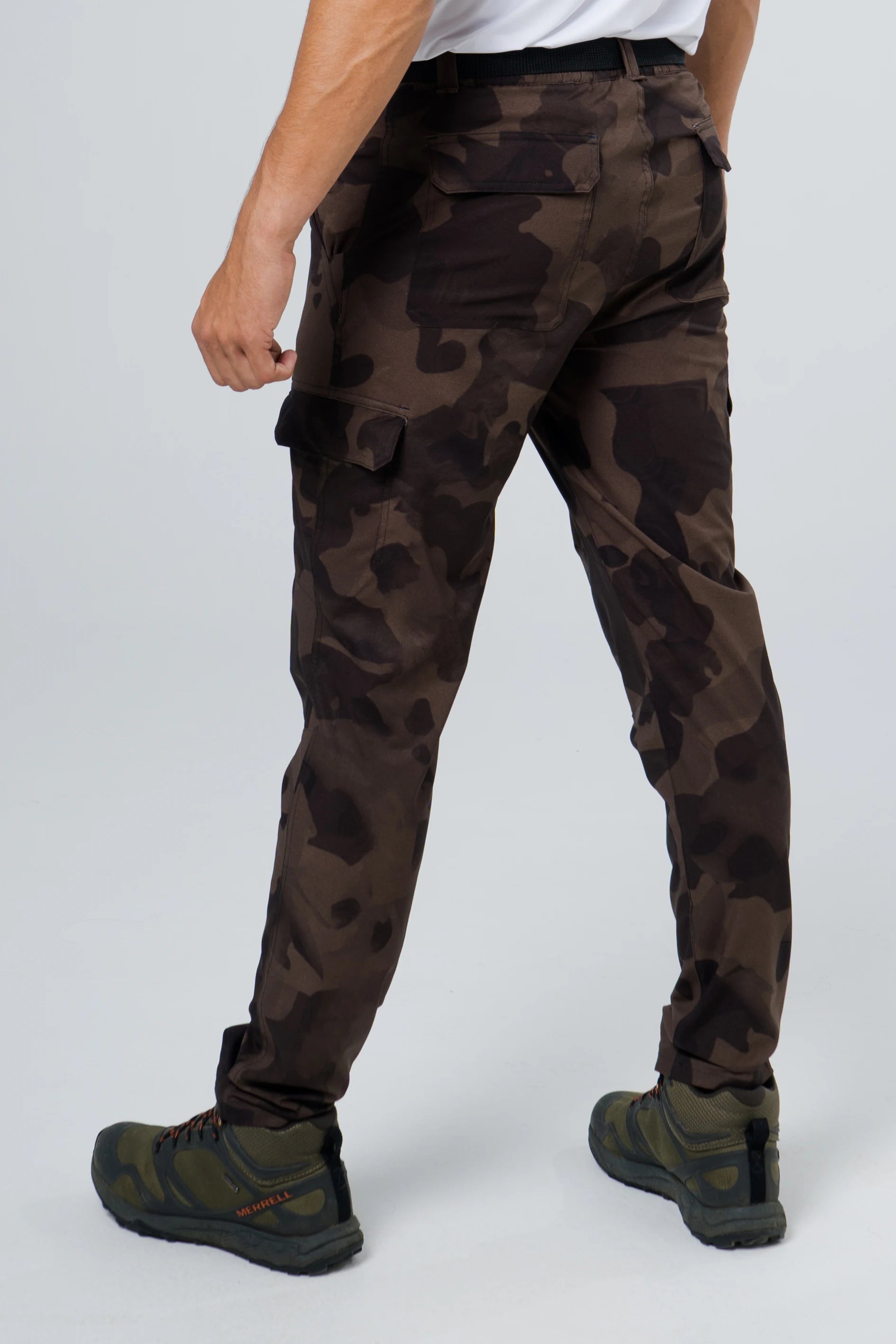 Pantalón licrado estampado caballero cammo nebuloso ocre oscuro negro