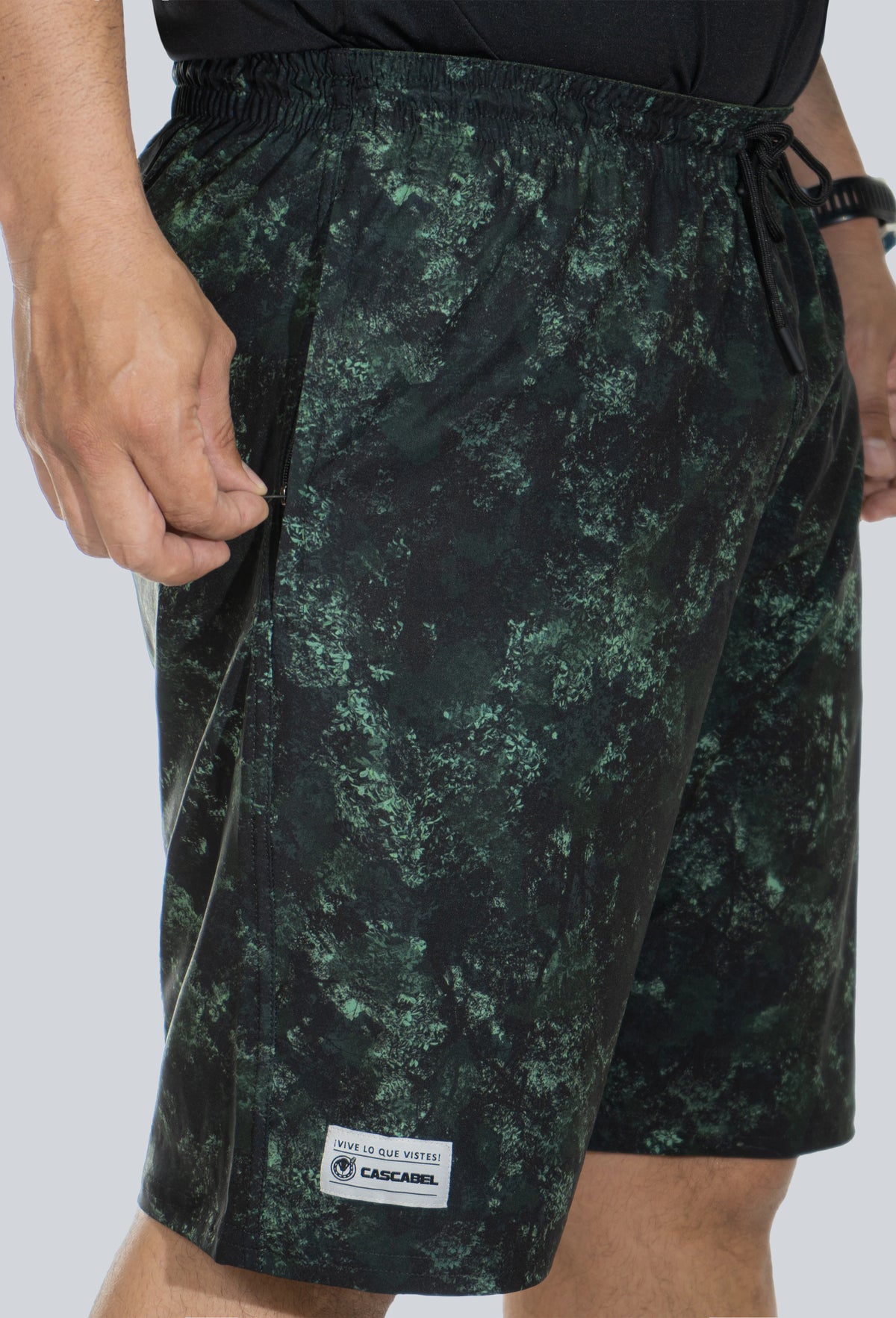 Pantaloneta licrada cierre bolsillos cammo verde amazonas