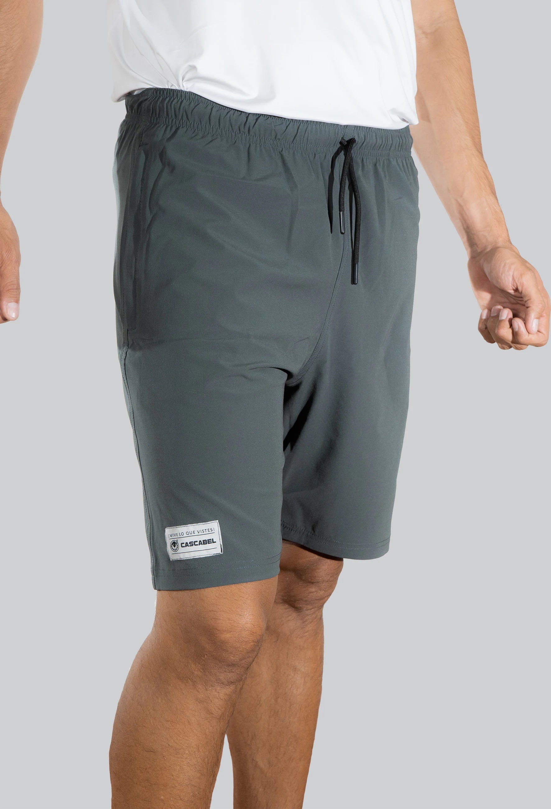 Pantaloneta licrada cierre bolsillos gris oscuro
