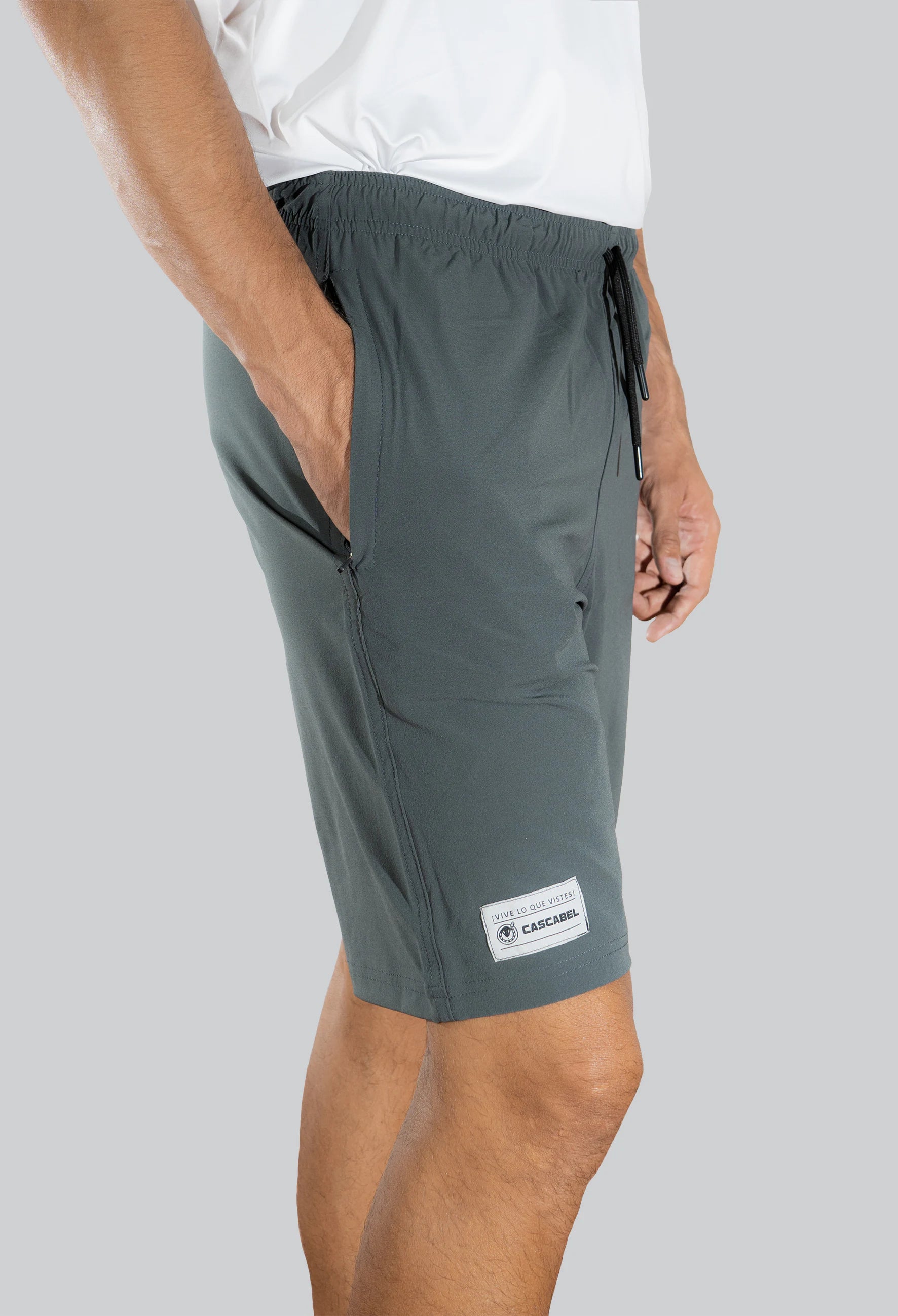Pantaloneta licrada cierre bolsillos gris oscuro
