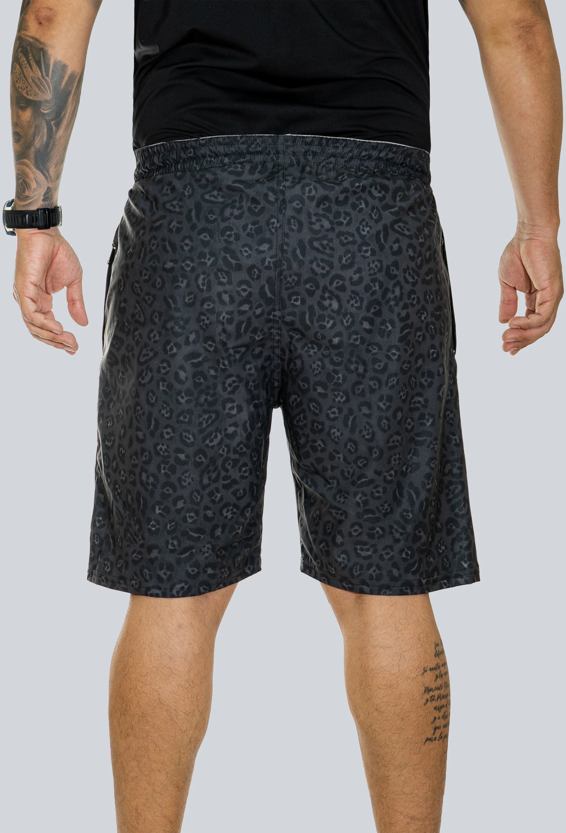 Pantaloneta licrada cierre bolsillos jaguar print gris