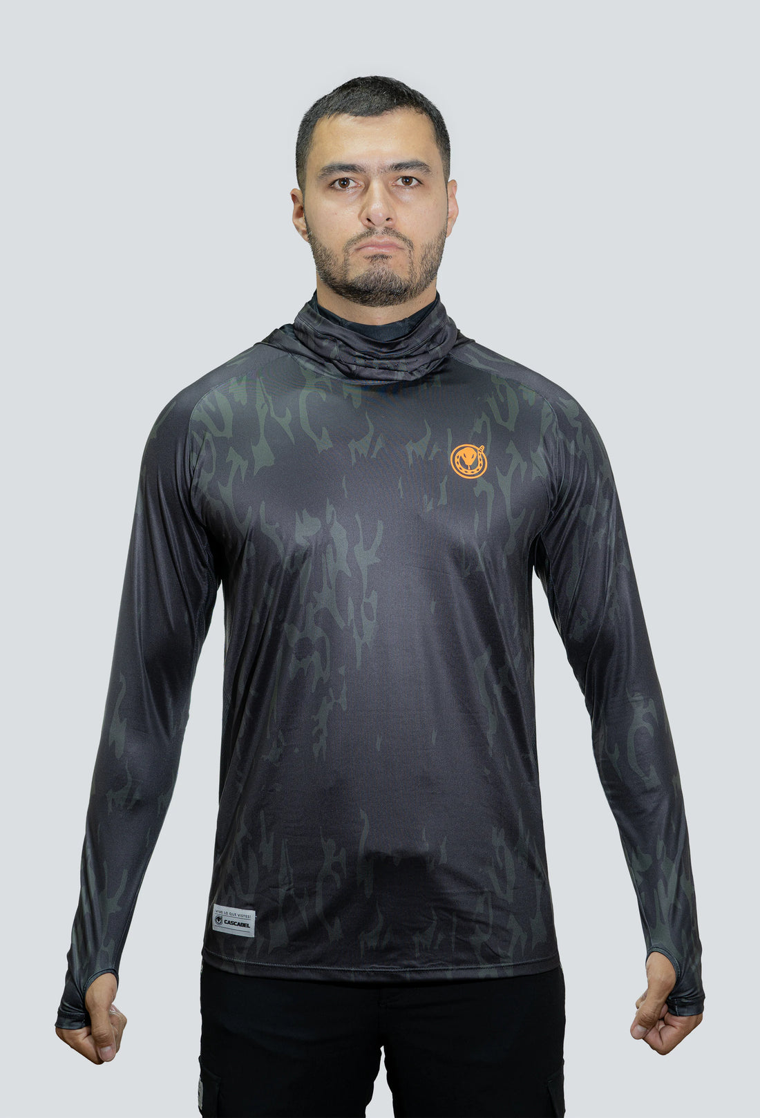 Jersey tecnico UV con proteccion facial integrada cammo militar black tex