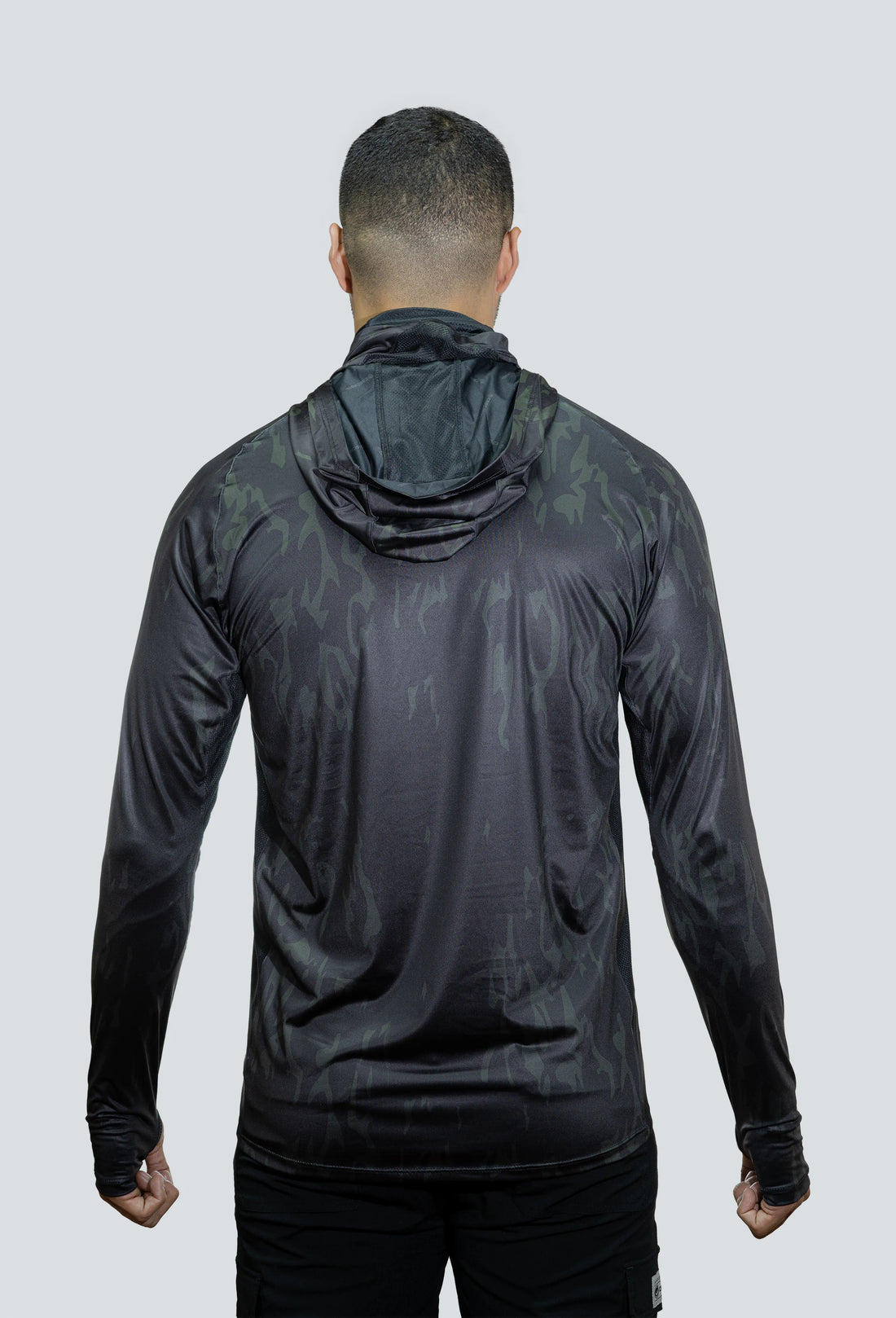 Jersey tecnico UV con proteccion facial integrada cammo militar black tex