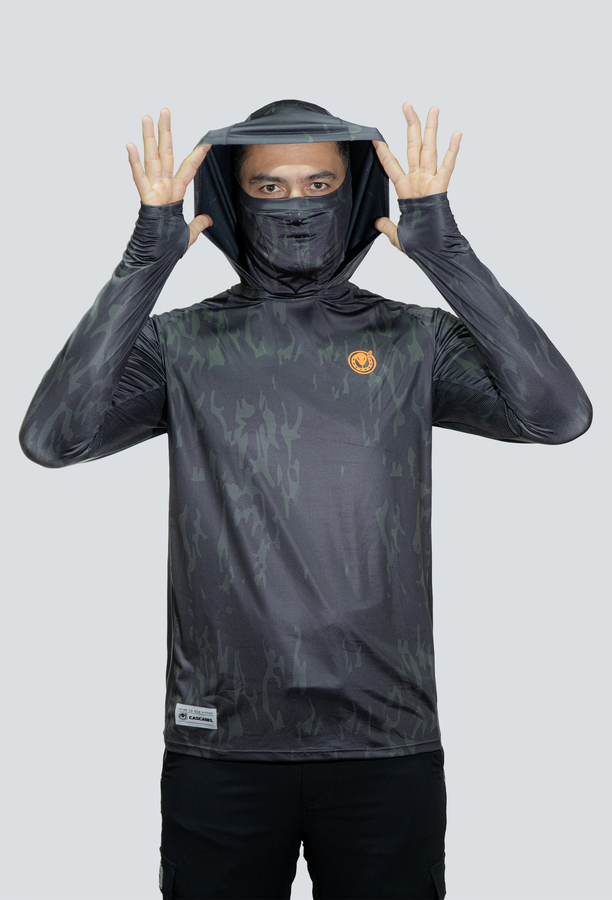 Jersey tecnico UV con proteccion facial integrada cammo militar black tex