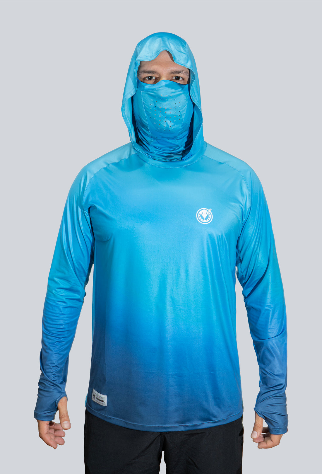 Jersey tecnico UV con proteccion facial integrada marlin cardumen fondo azul