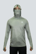 Jersey tecnico UV con proteccion facial integrada textura verde fondo