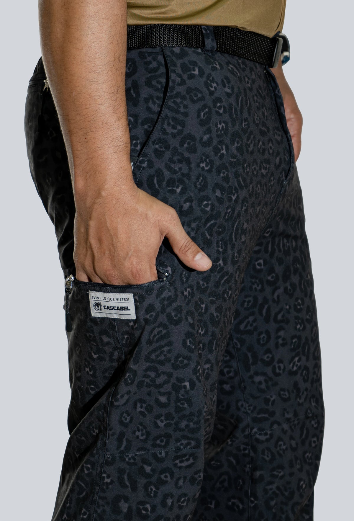 Pantalón licrado outdoor jaguar print gris