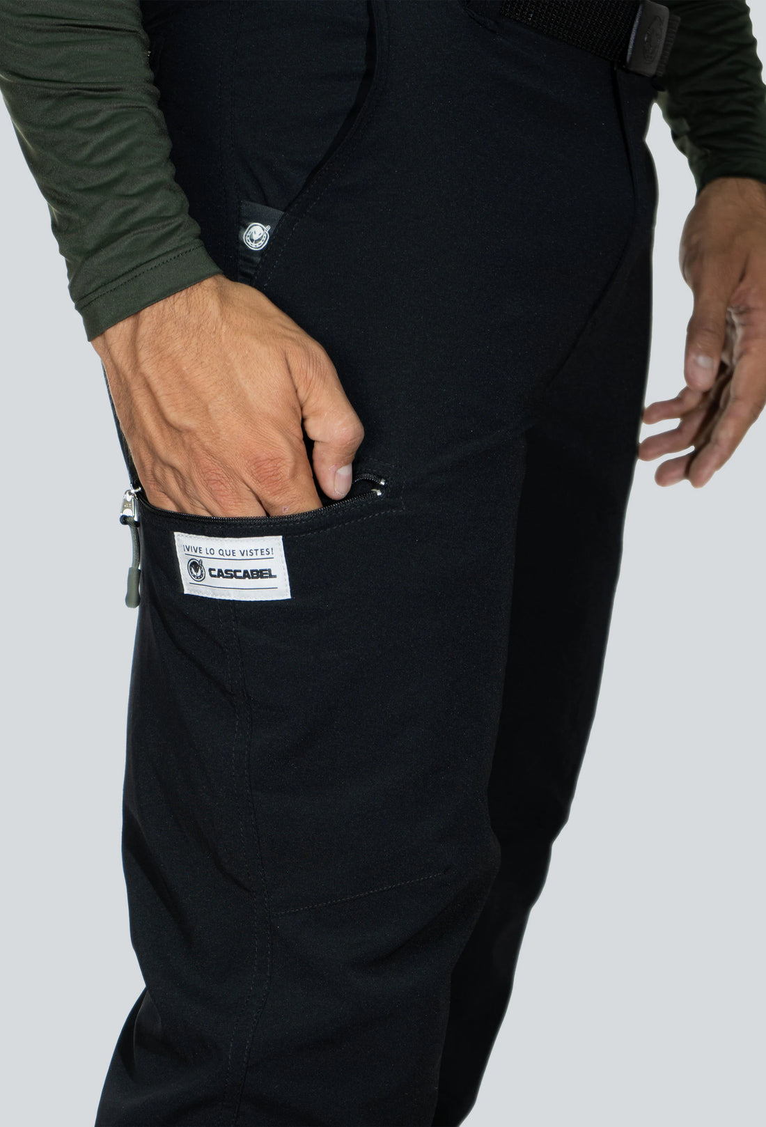 Pantalón licrado outdoor negro fondo entero