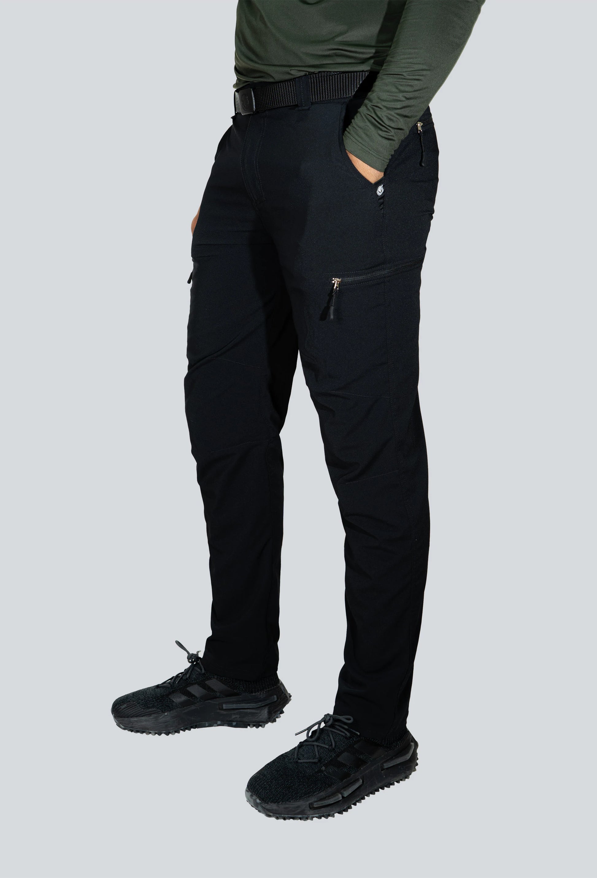 Pantalón licrado outdoor negro fondo entero