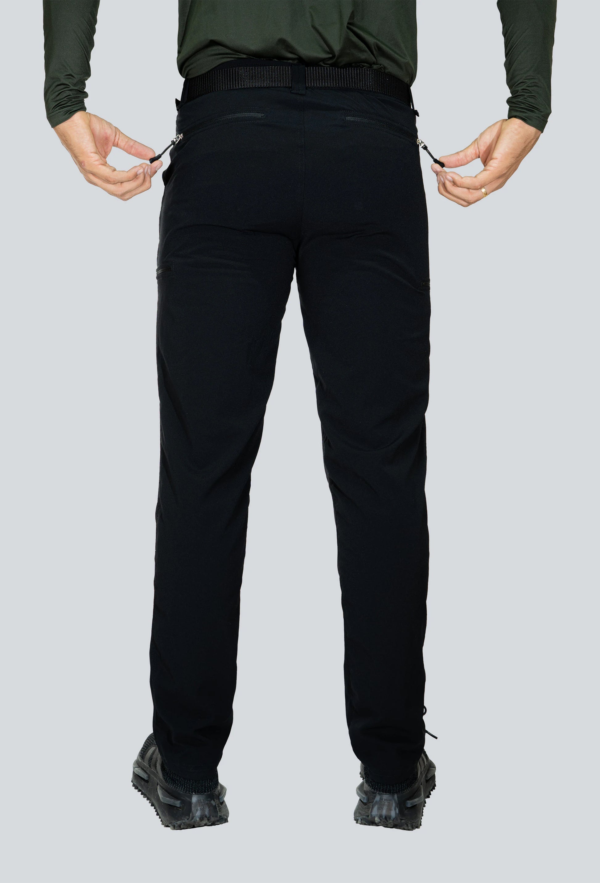 Pantalón licrado outdoor negro fondo entero