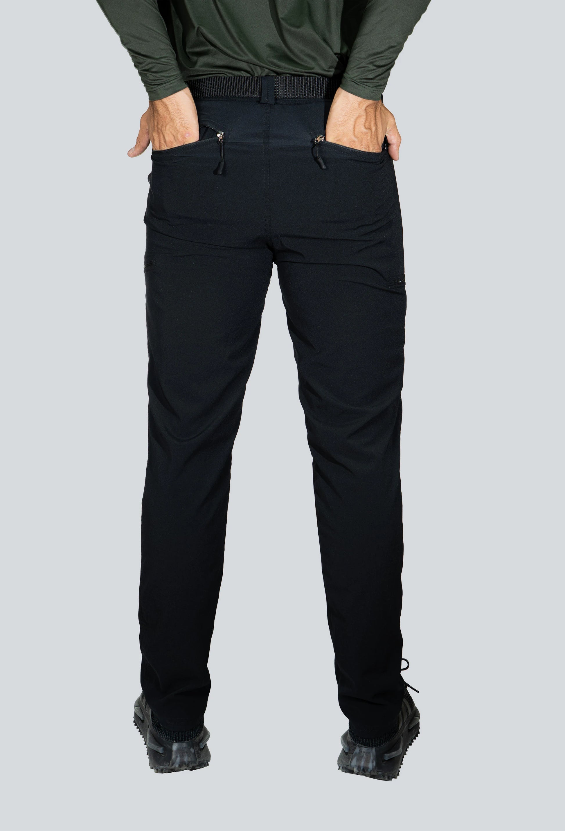 Pantalón licrado outdoor negro fondo entero