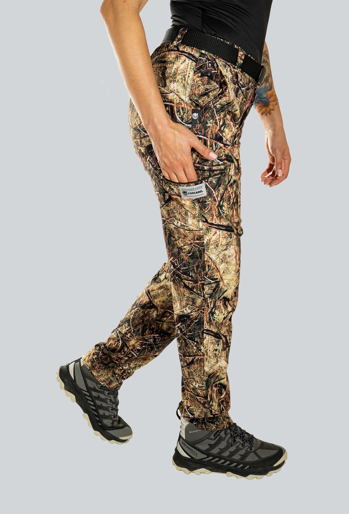 Pantalón licrado dama con cierres cammo summer brown