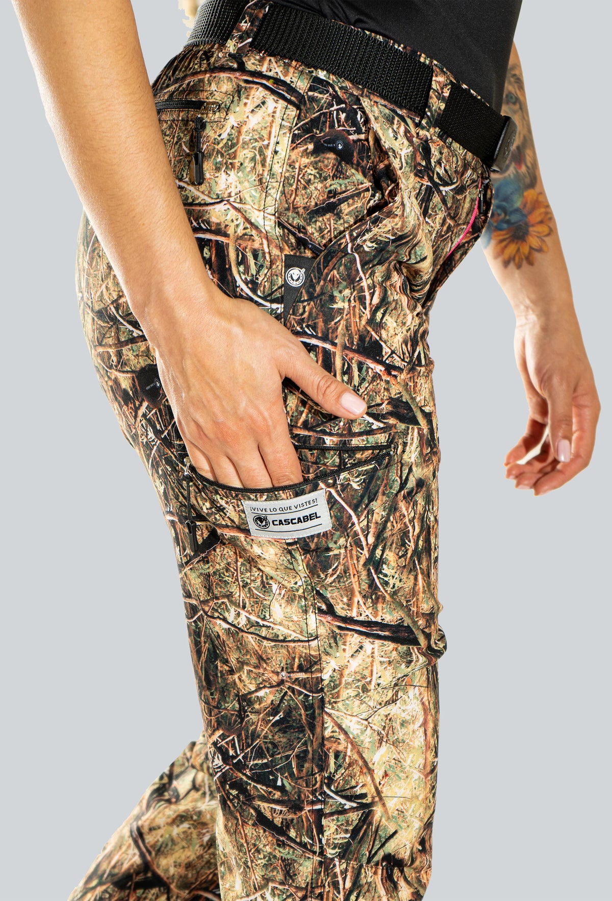 Pantalón licrado dama con cierres cammo summer brown